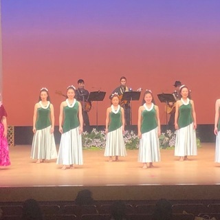 わかりやすく丁寧に指導しています！フラははじめての方もフラ経験者の方も大歓迎！！の画像