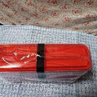 ✨新品✨３段スリム弁当箱 箸付き(レッド)の画像