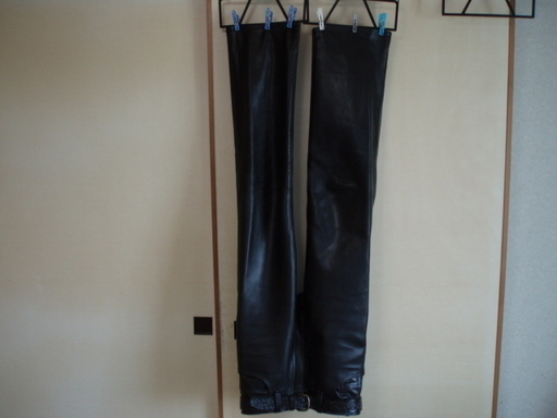 エアロレザーパンツ(31インチ　股下80cm　裾上げミシン縫い) 表1枚裏1枚革 USED　スレヤレありますが安い4枚革ではありません