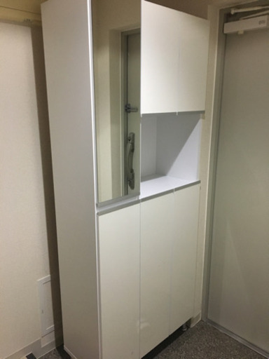 一年半前に買った靴箱です。美品です！