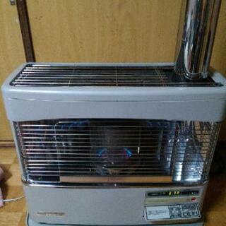 煙突式のストーブの画像