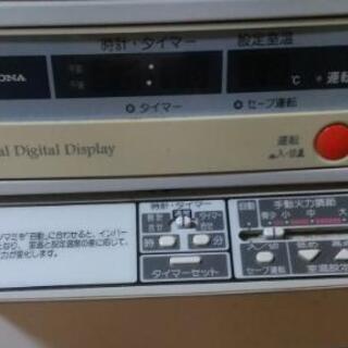 煙突式のストーブの画像