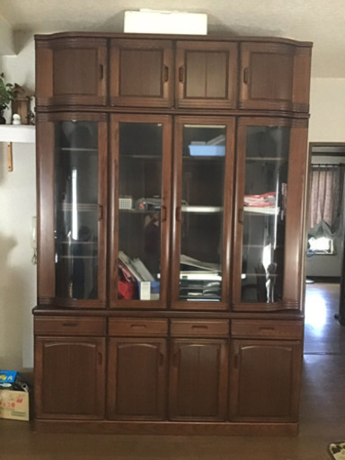 大きな棚 書籍 食器棚 などいかがでしょうか？