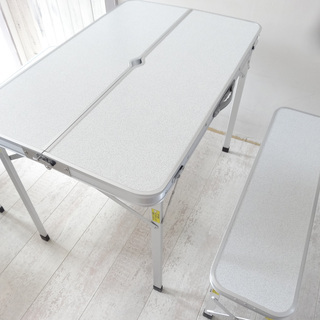 6,000円【TOPVALU】定価10,584円のお品 2～4人用 アルミ製 ピクニック テーブル＆ベンチ セット（HC-18APT-3552）トップバリュ アウトドア キャンプ 運動会 防災グッズの画像