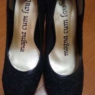 黒レースパンプス