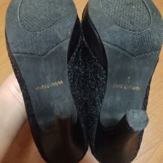 黒レースパンプスの画像