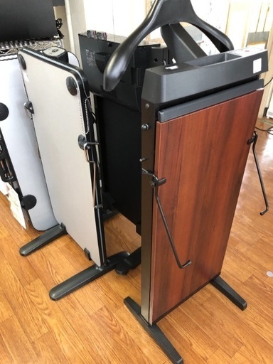 ズボンプレッサー 4点同時入荷！最安の物は1.480円（税抜きから！）