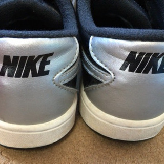 ★NIKE ナイキ 23cm ブラック × シルバーの画像
