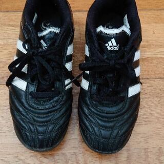 アディダスの靴