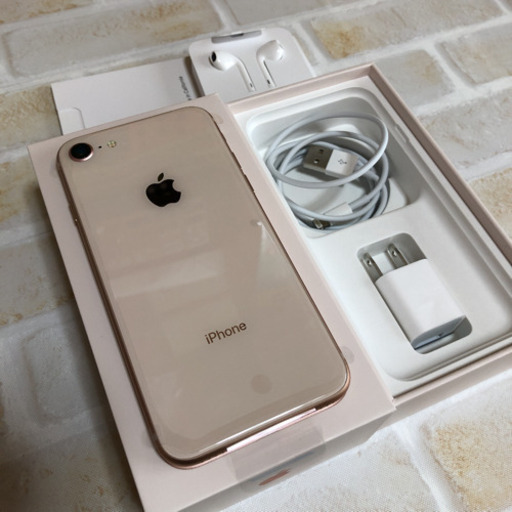 新品未使用 iPhone 8 Gold 64 GB docomo