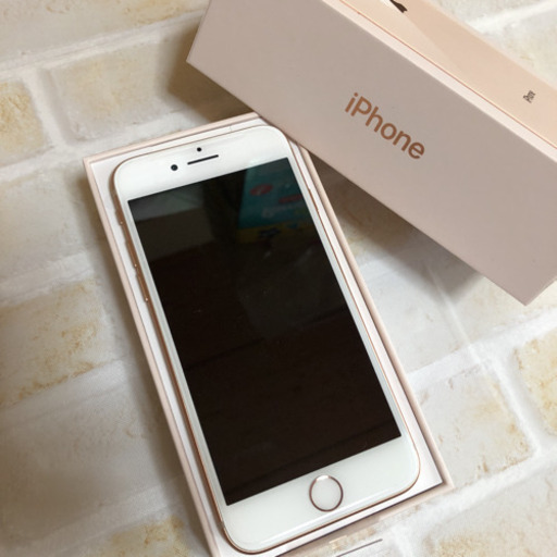 新品未使用 iPhone 8 Gold 64 GB docomo