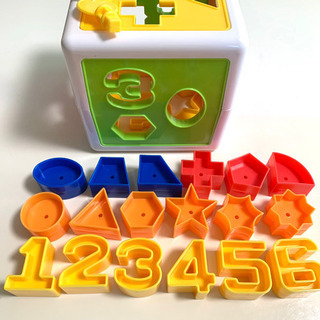 型合わせ パズルボックス 鍵付き 数字 形の画像