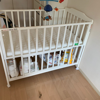 カトージ ベビーベッド ホワイトの画像