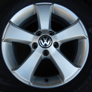 【新品未走行】送料込VolkswagenゴルフCL純正16インチスタッドレス VW純正 16インチ ピレリスタッドレス付き ゴルフ、トゥーランなどに！