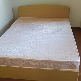 決まりました　ダブルベッド　引き出し収納付き　引き取り限定！