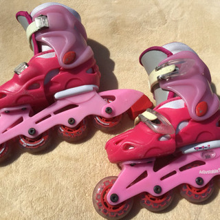 中古 ローラブレード?! ヘルメット付き18~20cm?!の画像