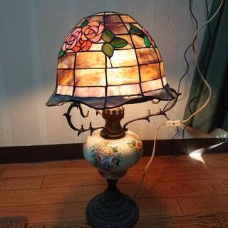 アンティーク台のステンドグラス