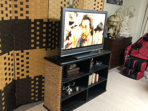 アジア風のテレビ台