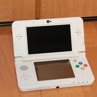 New3DS ソフト1本&電源アダプター付き 
