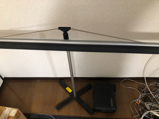 プロジェクタースクリーン付き