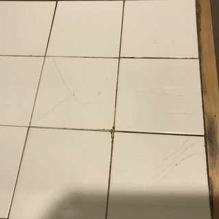キッチン　サイドテーブル　白いタイル　折り畳みの画像