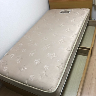 シングルベッド    引き出し２つあり。