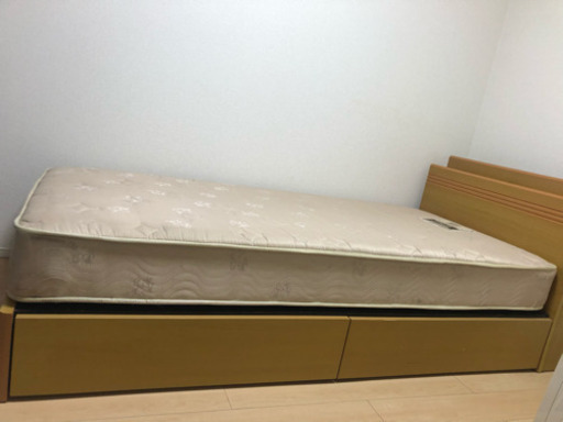 シングルベッド    引き出し２つあり。
