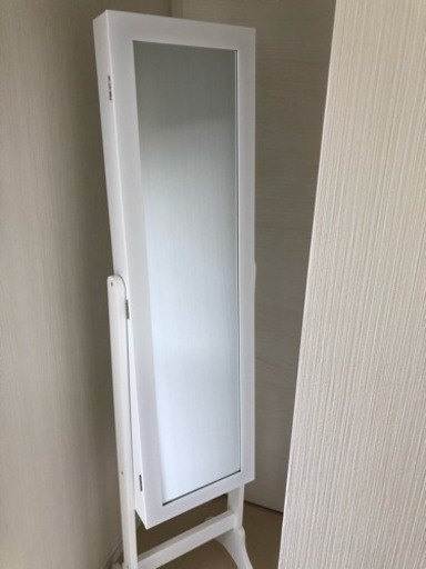 アクセサリー収納ミラーお譲りします。