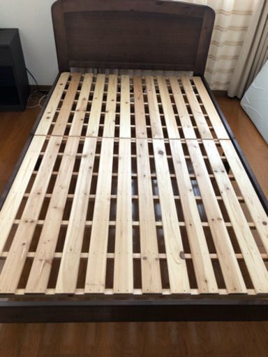 ニトリセミダブルベッドフレーム、マットレス付き、ナイトテーブル