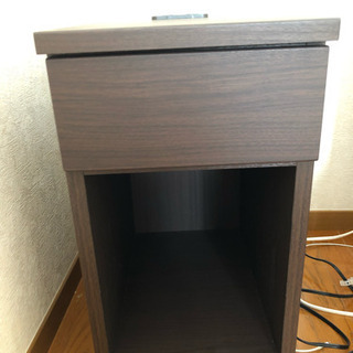 コーナーテーブル、ナイトテーブル、サイドテーブル