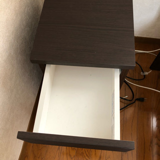 コーナーテーブル、ナイトテーブル、サイドテーブルの画像