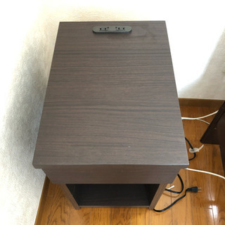 コーナーテーブル、ナイトテーブル、サイドテーブルの画像