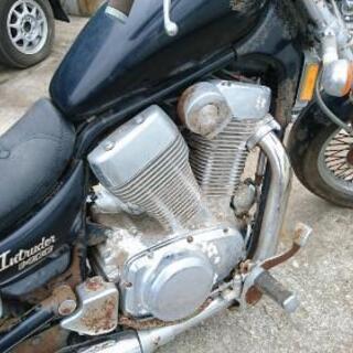 部品取り車 スズキ Intruder 鍵付きの画像