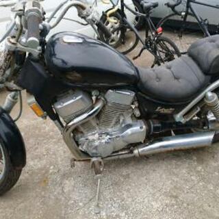 部品取り車 スズキ Intruder 鍵付きの画像