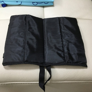 ベンチシートに敷く折りたたみクッションの画像