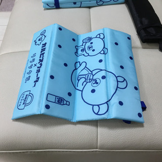 ベンチシートに敷く折りたたみクッションの画像