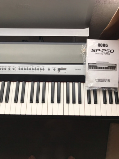 KORG   コルグ SP250  KORG リアルハンマーアクション、純正脚台、サスティンペダル、取説、譜面立て、電子ピアノ 08年