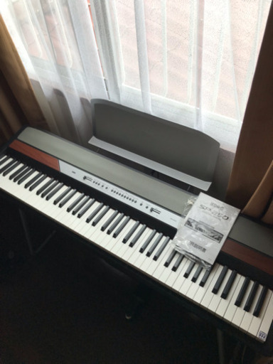 KORG   コルグ SP250  KORG リアルハンマーアクション、純正脚台、サスティンペダル、取説、譜面立て、電子ピアノ 08年製