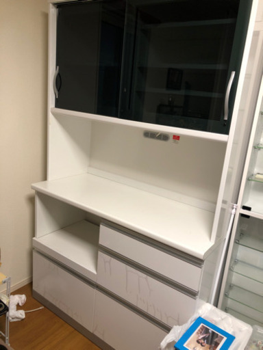 ホワイト鏡面食器棚