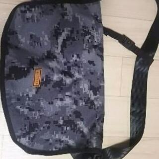 【お値引きしました！】Restrap メッセンジャーバッグ デジ...