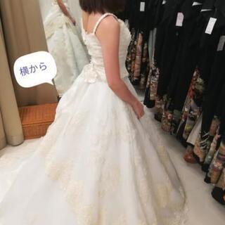 ウエディングドレス　５号　パニエ付の画像