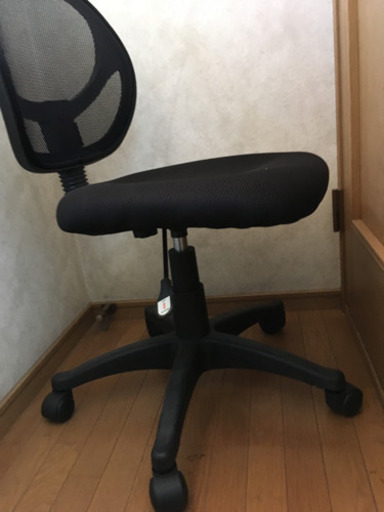 背もたれがメッシュの椅子