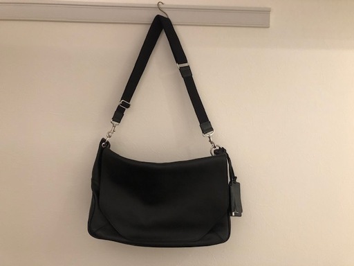 PELLE MORBIDA（ペッレモルビダ ）｜ショルダーバック｜黒（ブラック）｜牛革｜高さ約30×幅40-48×奥行13cm