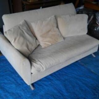 ３人がけソファー　ベｰジュ