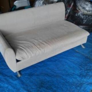 ３人がけソファー　ベｰジュの画像