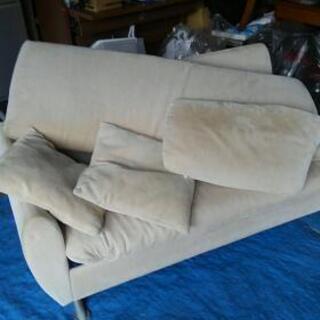 ３人がけソファー　ベｰジュの画像