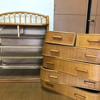 重厚感のある５段藤チェスト☆の画像