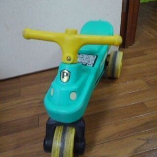 幼児用屋外カー2台の画像