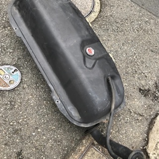 車のガソリンタンクのサビ除去