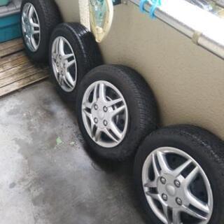 13インチ軽自動車用　未使用に近いタイヤ、ホイールカバー付き